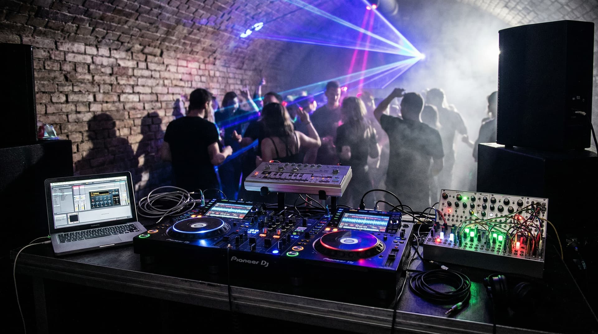 Meta AI Llama AudioForge: DJ-Verkäufe steigen 15%